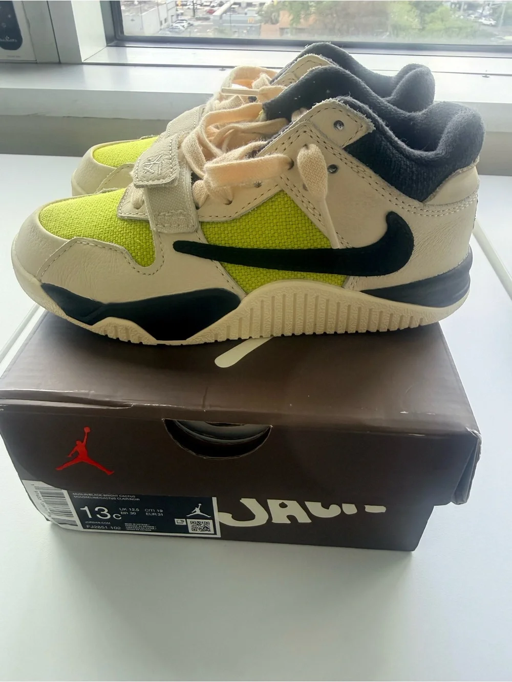 Jordan kids X Travis Scott Jumpman Jack TR Bright Cactus sneakers